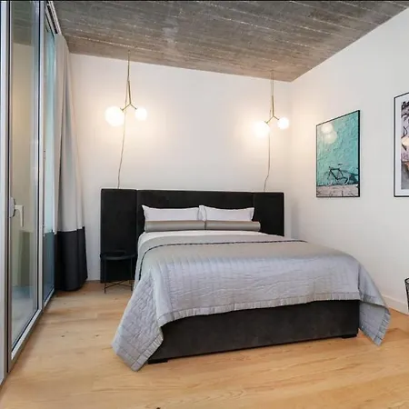 Apartment Whome | Ls48 Prime Location Upscale Family *